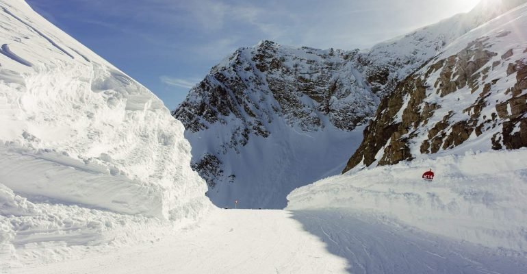 Wszystko co warto wiedzieć na temat nart skiturowych